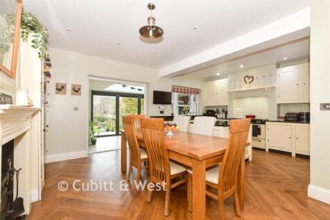 Kitchen/ Dining Room