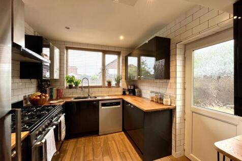 Caldbeck Avenue, Sale photo 4