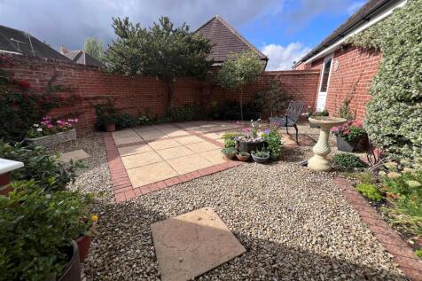 Rear garden 3.jpg