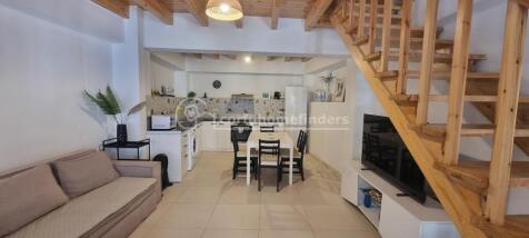 Sitting to kitchen