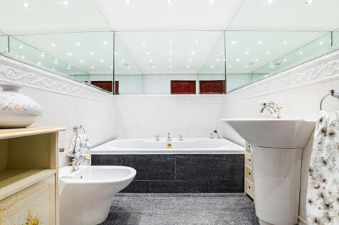 5 bed, 5 bath Detached in Glasgow - Photo 16