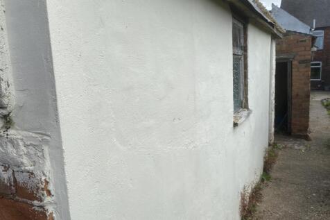 Outbuilding belong to No 21