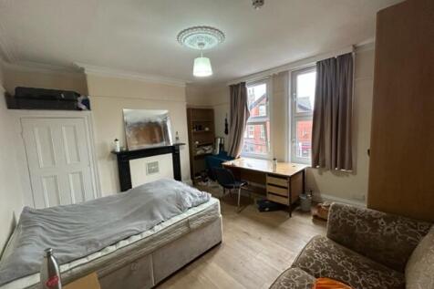 Queens Road, Hyde Park, Leeds photo 4