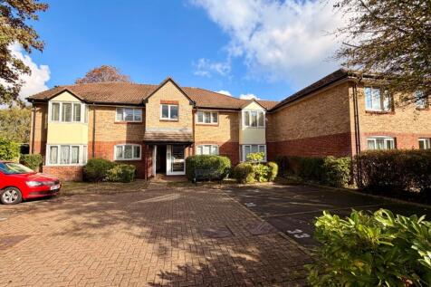 1-bed flat on Shepperton Court, Shepperton, £1,295/mo