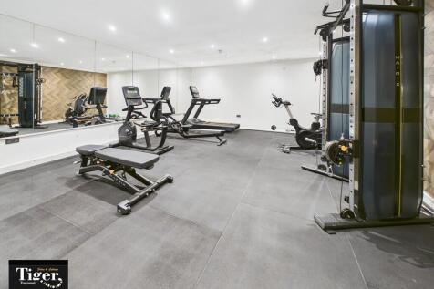 CAM02176G0-PR0828...