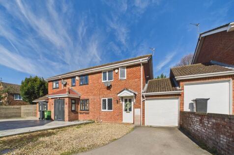 Reading, RG31 - property photo
