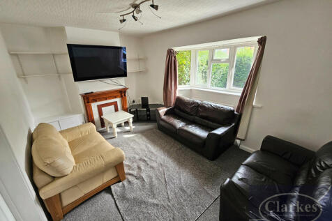 02_112_Castle_Road_Living_Room