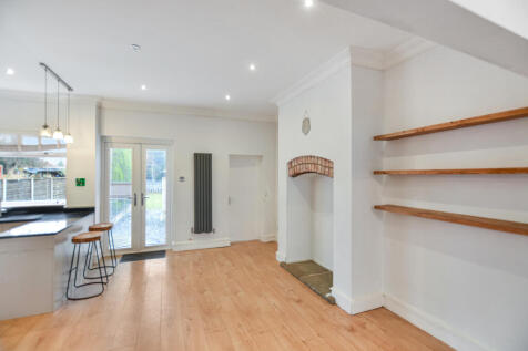 Woodfield Road, Cheadle Hulme photo 4