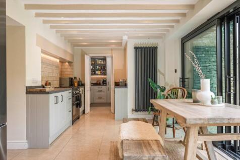 Kitchen &amp; Dining Space