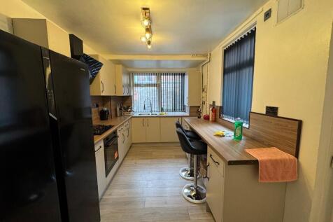 5-bed house on Teversal Avenue, Nottingham, Nottinghamshire, NG7, £2,600/mo