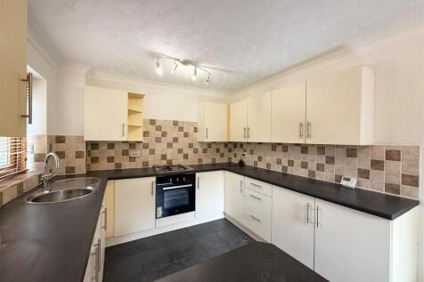 Kitchen 2.jpg