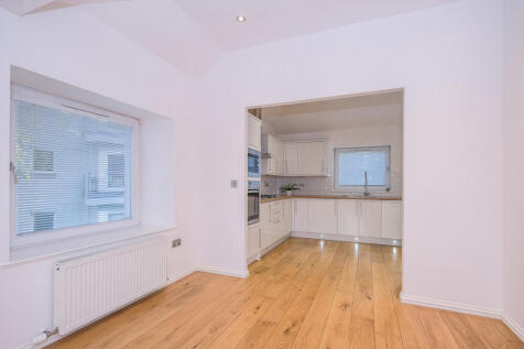Kitchen and diningroom