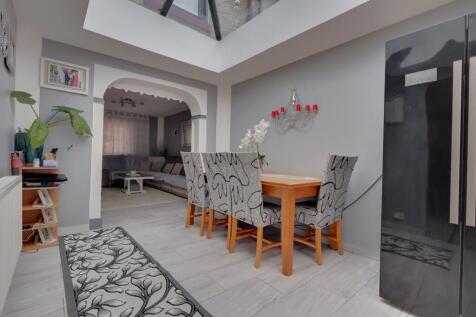 MEDINA ROAD - COSHAM - UNFURNISHED photo 4