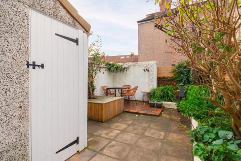 8V8ARD - External C.jpg