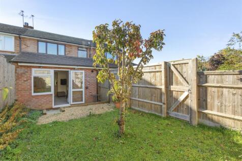 13 Court Lawns, HP10 8DH-13.jpg