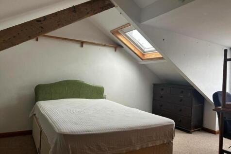 beau loft room .JPG