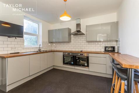 6 bed terraced house for rent in Brading Road, Brighton