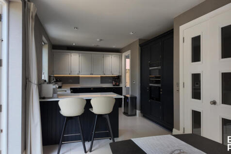 Sassoon Drive, Trent Park, Barnet, Hertfordshire, EN4 photo 3