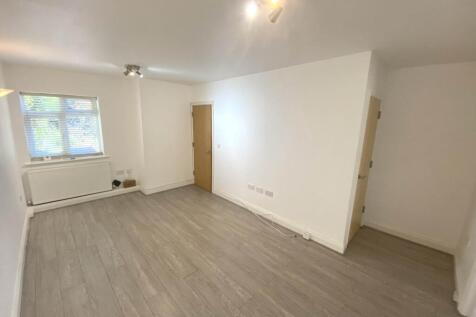 Arundel Drive, Borehamwood photo 3