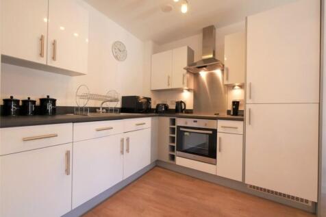 KITCHEN CLOSE UP