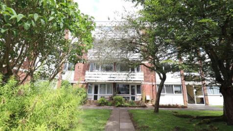 2-bed flat on Petworth Court, Bath Road, Reading, £1,350/mo