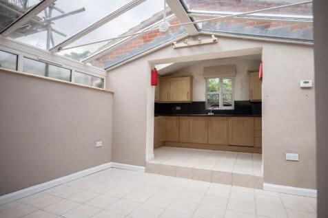 Sunroom / Dining roo