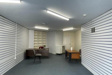 Retail Property (high street) to rent Image 2