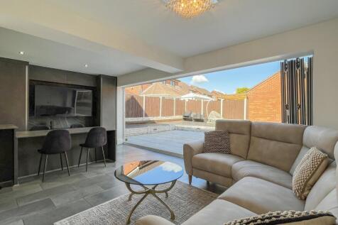 OPEN PLAN STYLE KITCHEN AND SITTING AREA