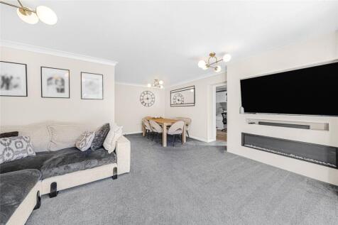 Lounge/Dining
