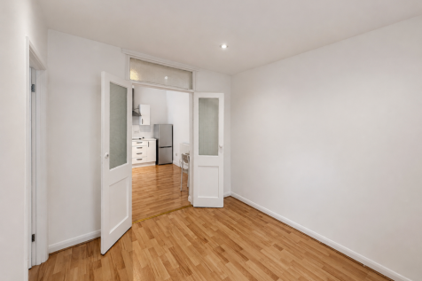 Chigwell Road, London, E18 photo 4