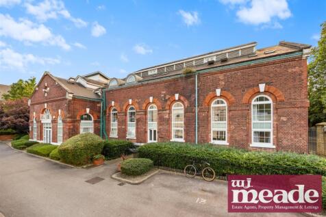 2-bed flat on The Renovation, Woolwich Manor Way, E16, £2,000/mo