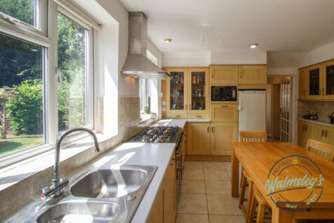 Kitchen breakfast room with delightful garden view