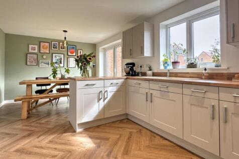 OPEN PLAN KITCHEN DINER