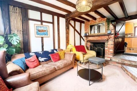 Living Room 2.jpg