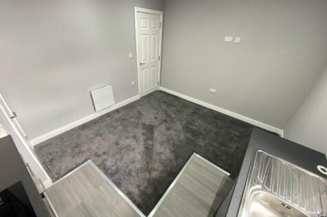 Flat B, Cross Green Crescent, Leeds, LS9 0DD photo 5