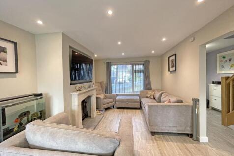 Frome Close 2 - Lounge.jpg