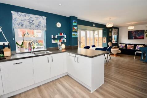 Kitchen/dining/family room