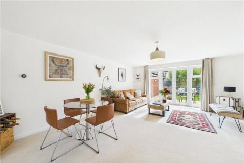 Lounge/Dining