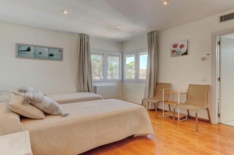 Bedroom 2 with en su