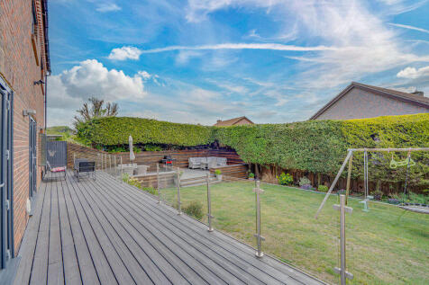 Landscaped Garden with multiple decke...