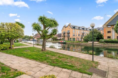 Albany Mews, Ware - Riverside Duplex Apartment photo 4