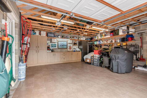 8691798-interior3...