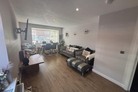 Mulberry Drive, Lichfield, WS13 photo 3