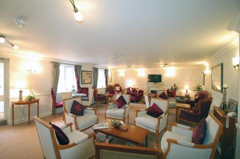 7 Communal Lounge re