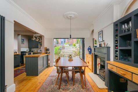 4W5R5KE - Dining Room F.jpg