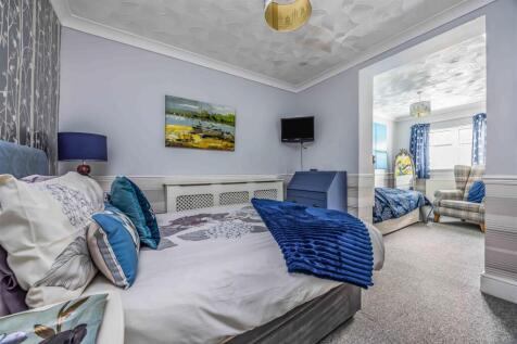 250 Havant Road, Hayling Island-Small-PorticoMarke