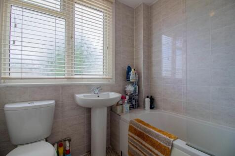 805467 - bathroom (1)