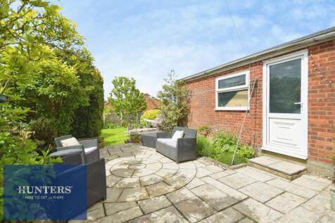 REAR GARDEN 04.jpg