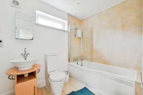 Ground floor bath...