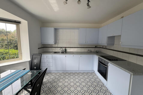 Kitchen / Dining
